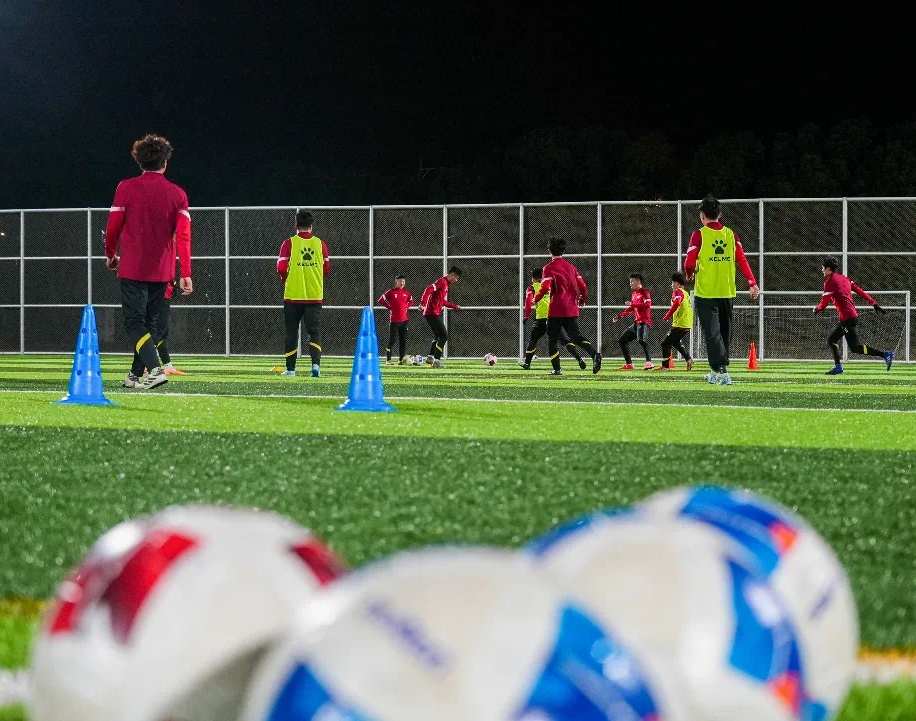 足球队员饮食与恢复计划